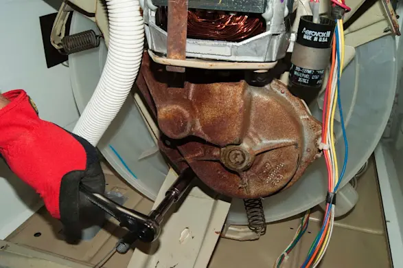 PHOTO: Remove the transmission mounting bolts.