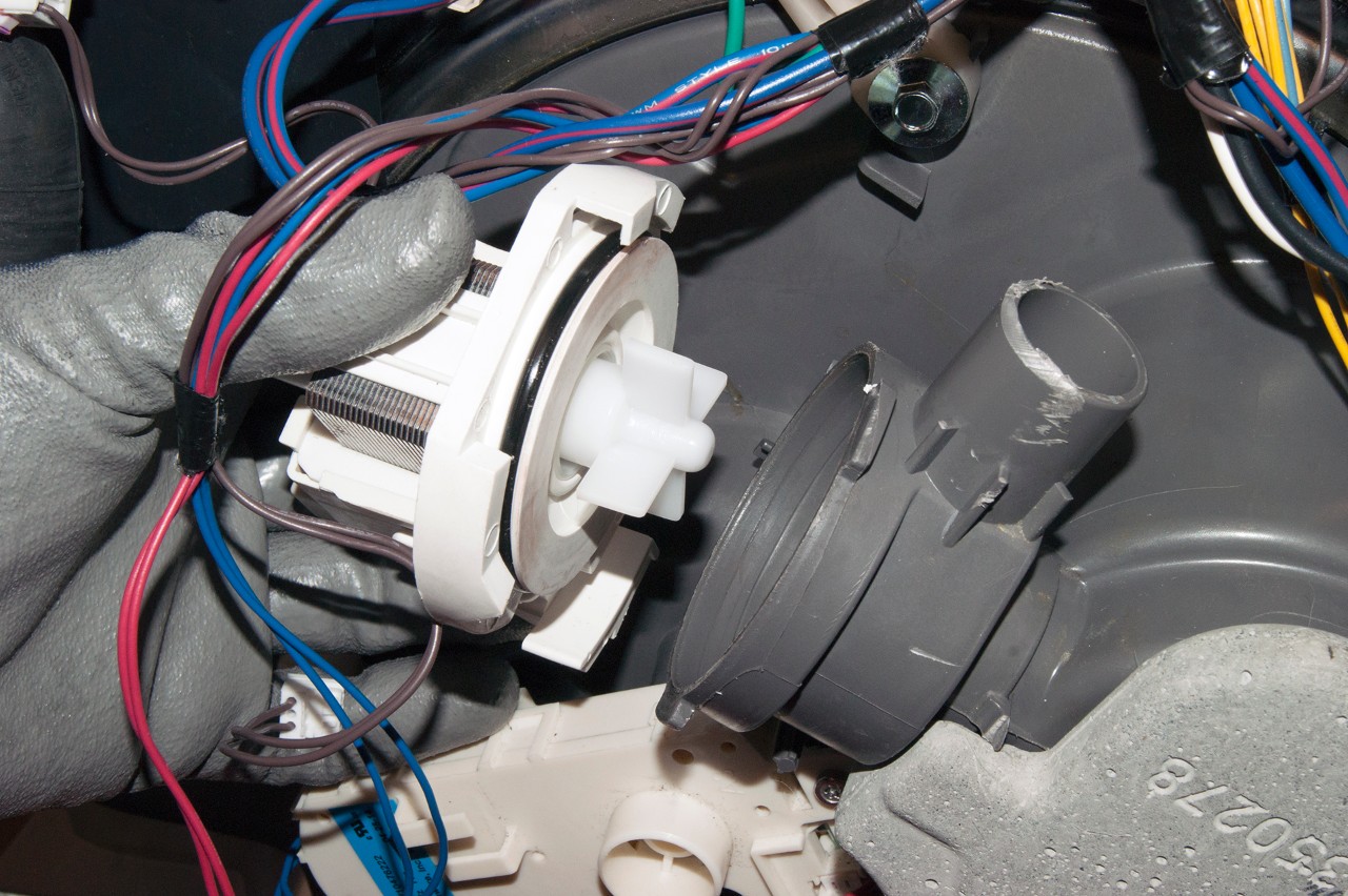 How To Replace A Dishwasher Circulation Pump And Motor Assembly
