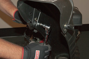 Remove the tilt guide screw.