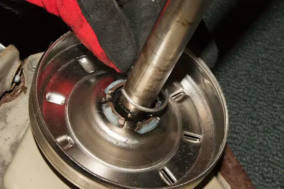 PHOTO: Install the clutch retainer ring.
