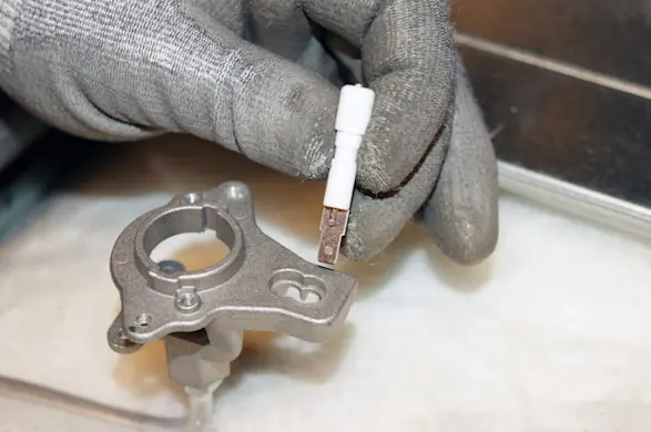 PHOTO: Remove the electrode.