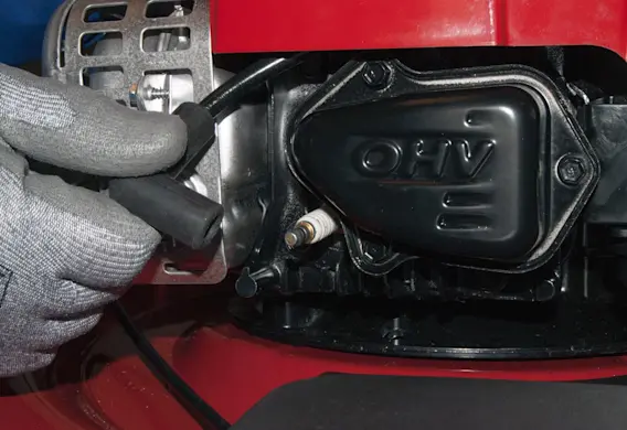 PHOTO: Disconnect the spark plug.