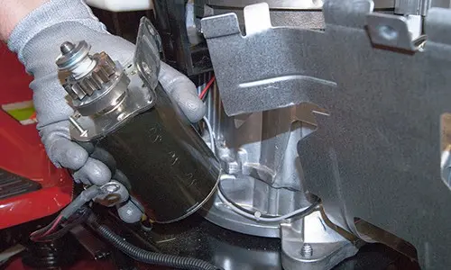PHOTO: Remove the starter motor.