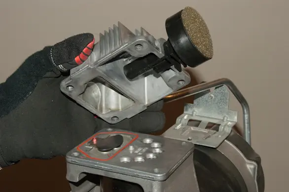 PHOTO: Remove the pump head.