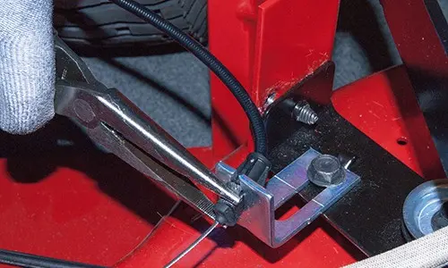 PHOTO: Release the cable from the deck.