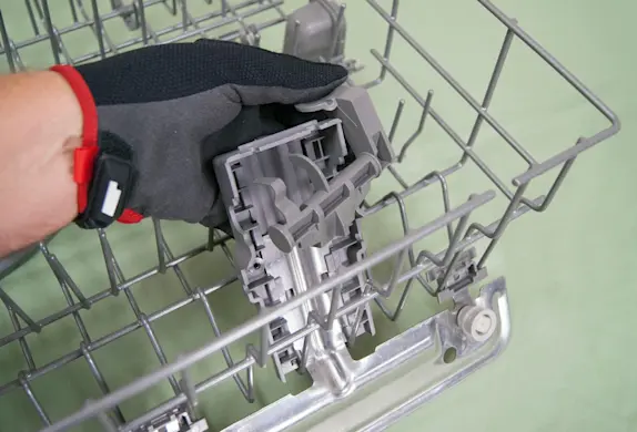 PHOTO: Insert the actuator assembly lever.