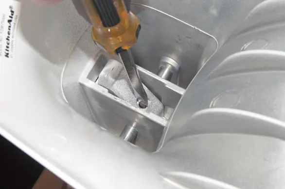 PHOTO: Tighten the set screw.