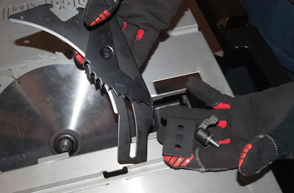 PHOTO: Remove the riving knife.