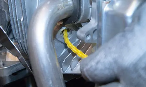 PHOTO: Insert nylon rope into the cylinder.