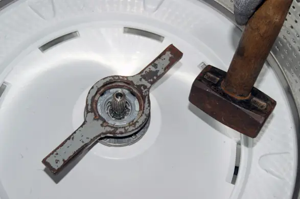 PHOTO: Loosen the spanner nut.