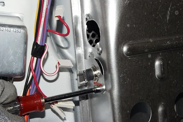 PHOTO: Remove the thermal cut-off fuse mounting screw.