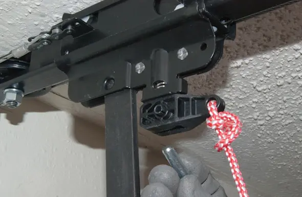 PHOTO: Disconnect the arm from the trolley.