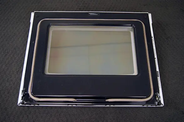 PHOTO: Place the oven door on a padded surface.