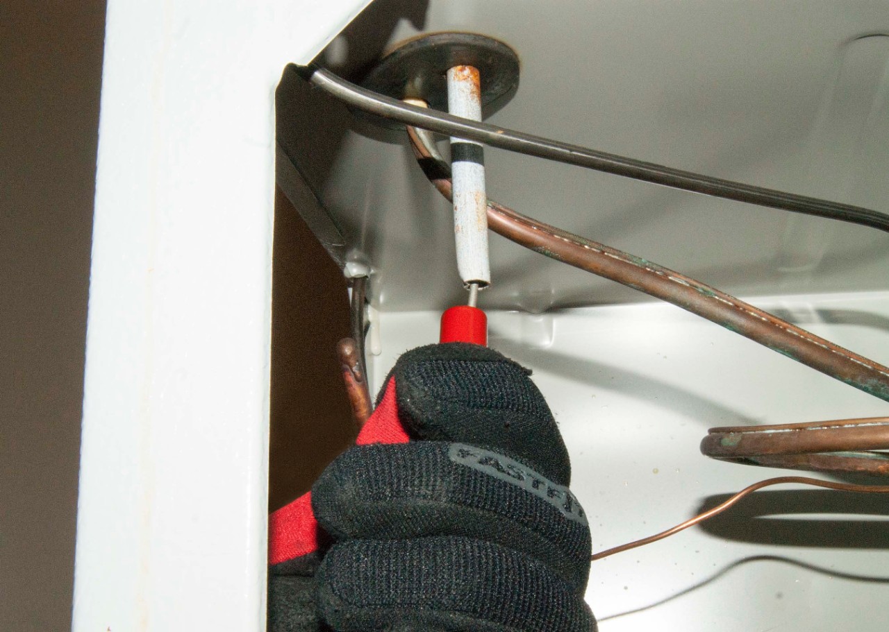 How to replace a freezer temperature control thermostat