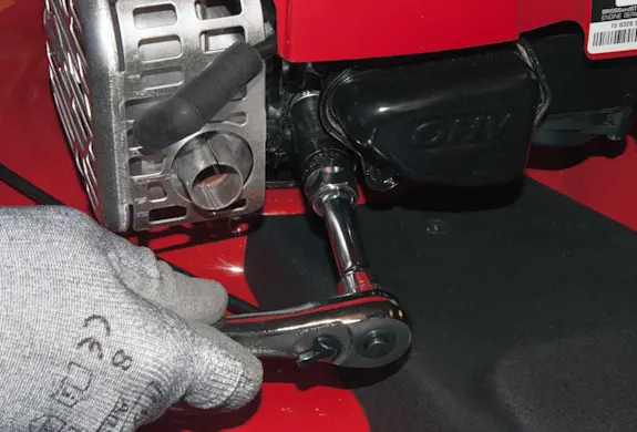 PHOTO: Remove the spark plug.