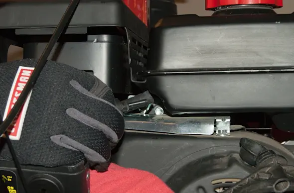 PHOTO: Remove the fuel filter from the tank.