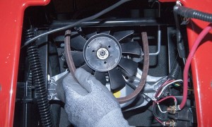 PHOTO: Release the belt from the transaxle pulley.