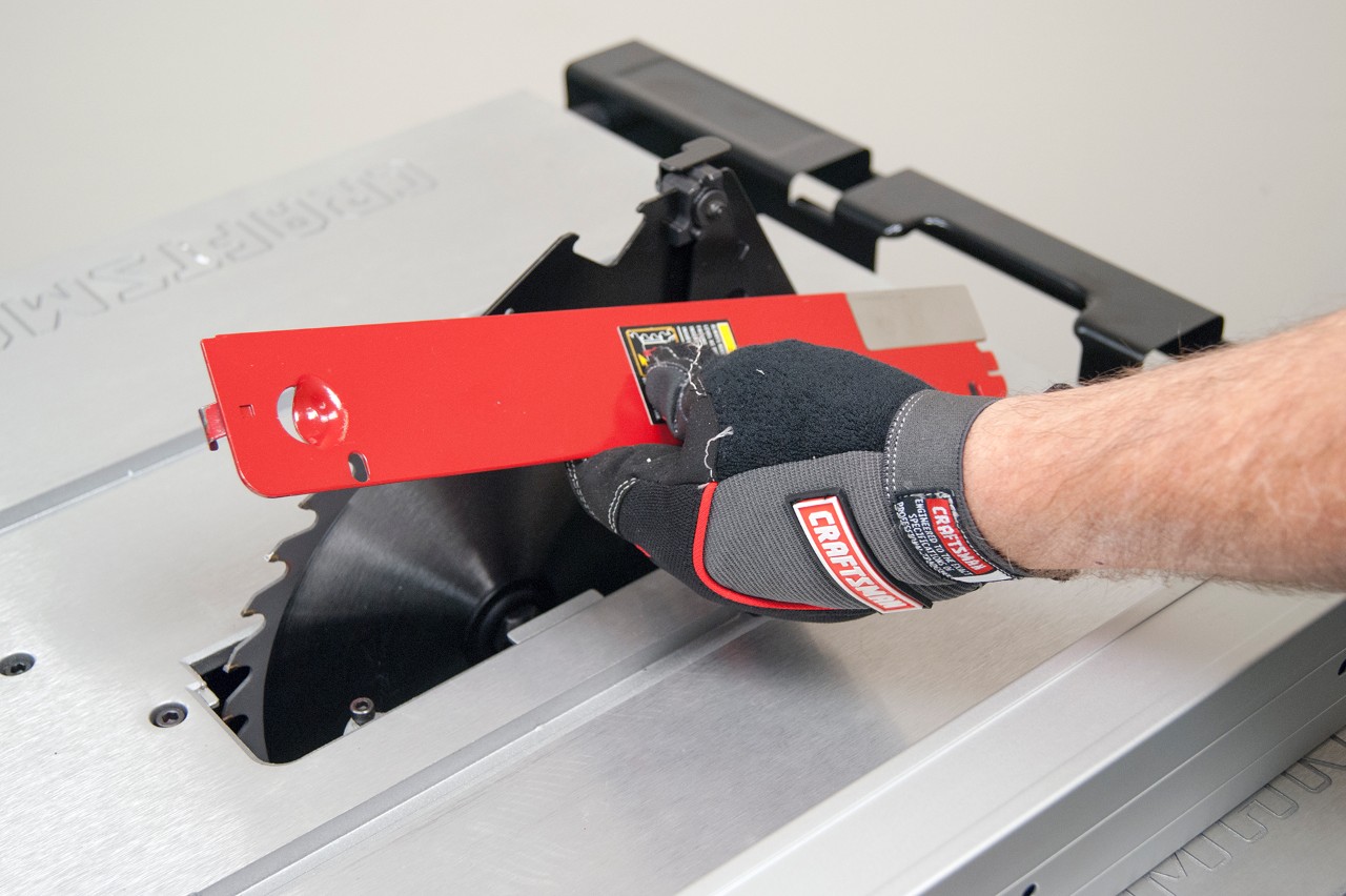 How to replace a table saw blade 