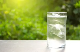 How to replace pull-down refrigerator water filters