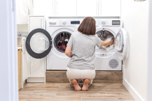 How to clean fabric softener build-up from a dryer lint screen.