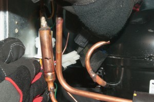 PHOTO: Connect the wire harness.
