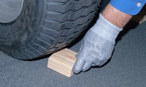 PHOTO: Block the rear wheel.