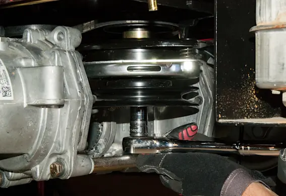 PHOTO: Tighten the clutch mounting bolt.