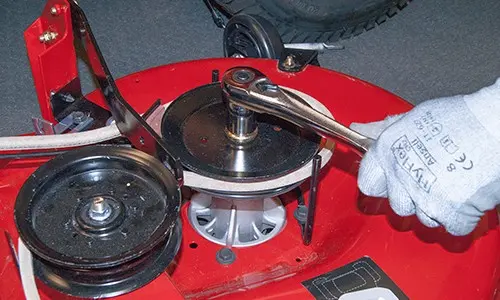 PHOTO: Reinstall the pulley.