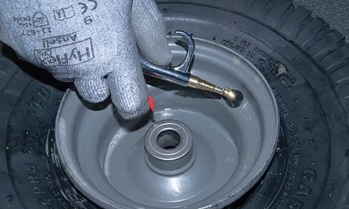 PHOTO: Shoot air into the tire.