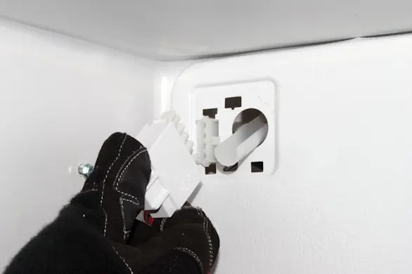 PHOTO: Plug in the wire harness.