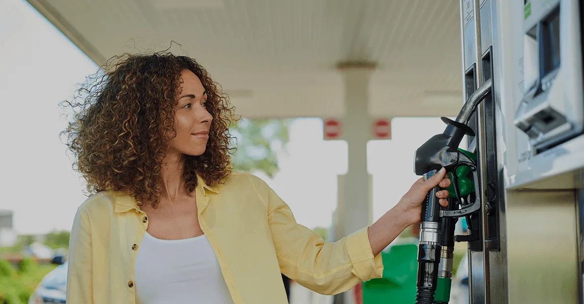 woman-gas-pump