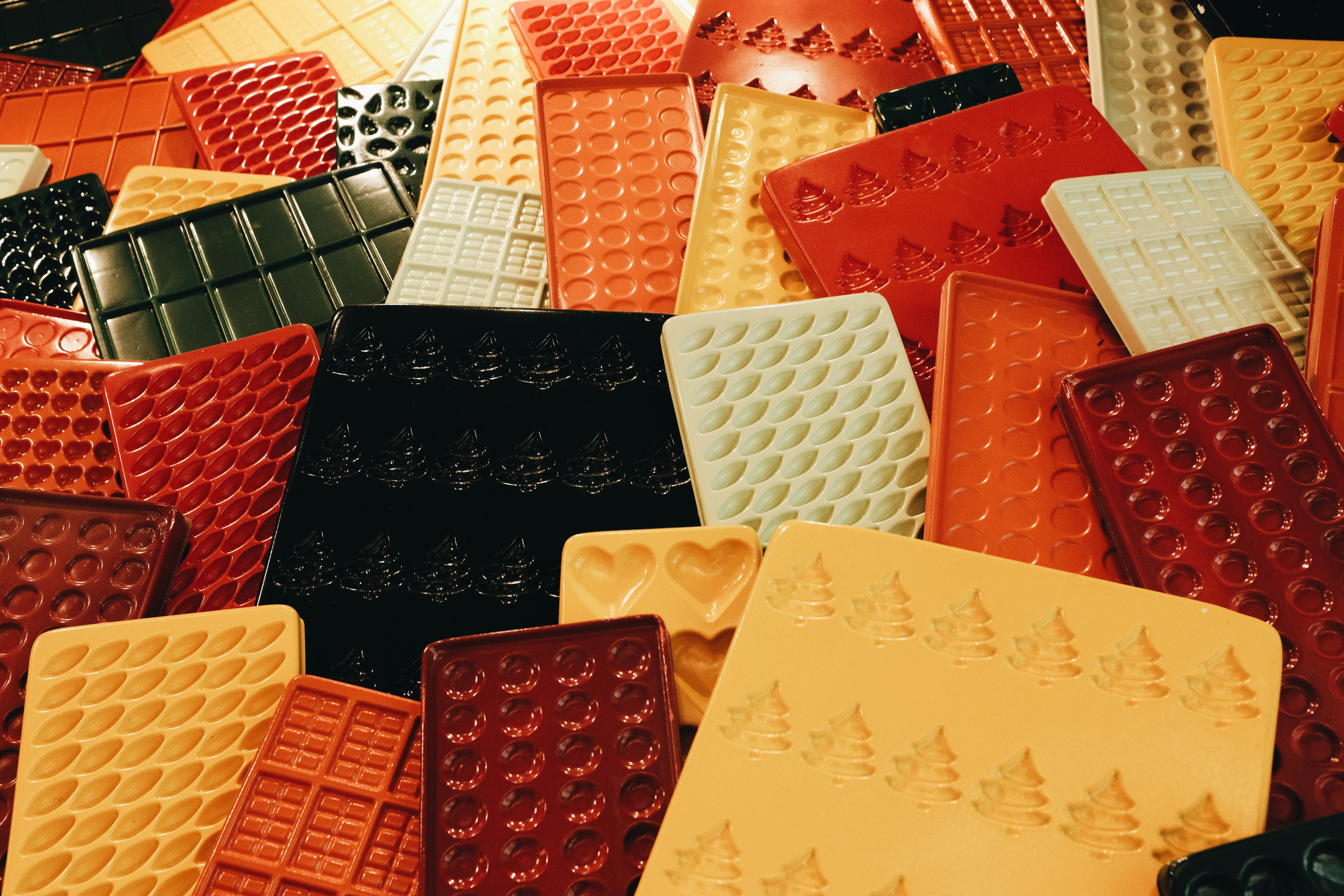 Using AI to catch visual defects in plastic injection molding 