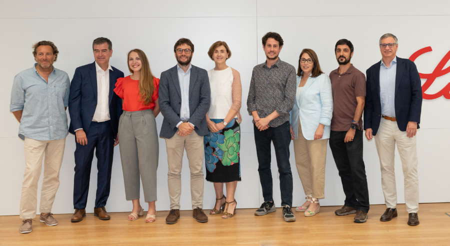 Grupo de los 6 emprendedores que participarán en la 10 edición del Programa Emprende inHealth acompañado por el CEO de Unlimited y de los dos responsables del programa en Lilly, el director de estrategia y operaciones y la directora de Corporate Affairs