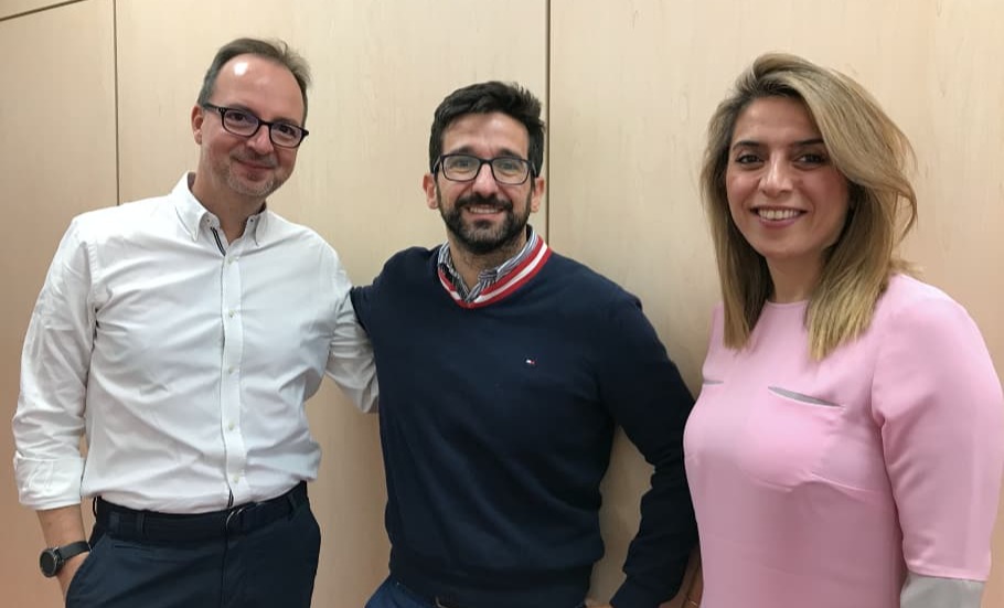Tres trabajadores de Lilly posando para la foto
