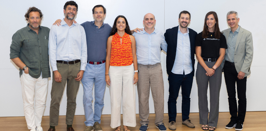 Los 6 nuevos emprendedores acompañados del presidente de Lilly y del CEO de Unlimited