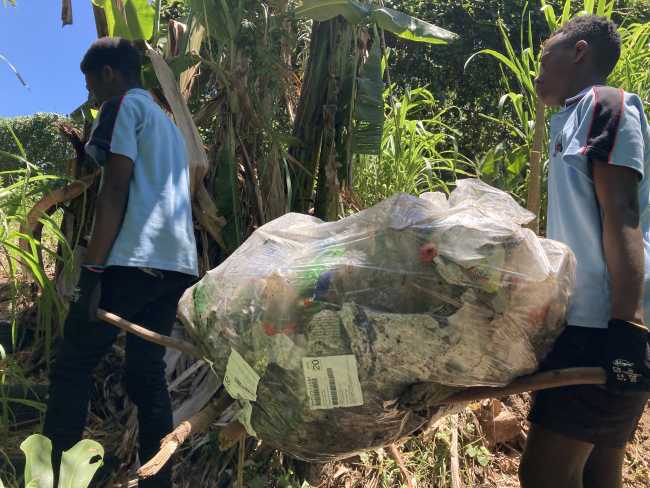 Warrawong High School students removing rubbish from the rehabilitation site 