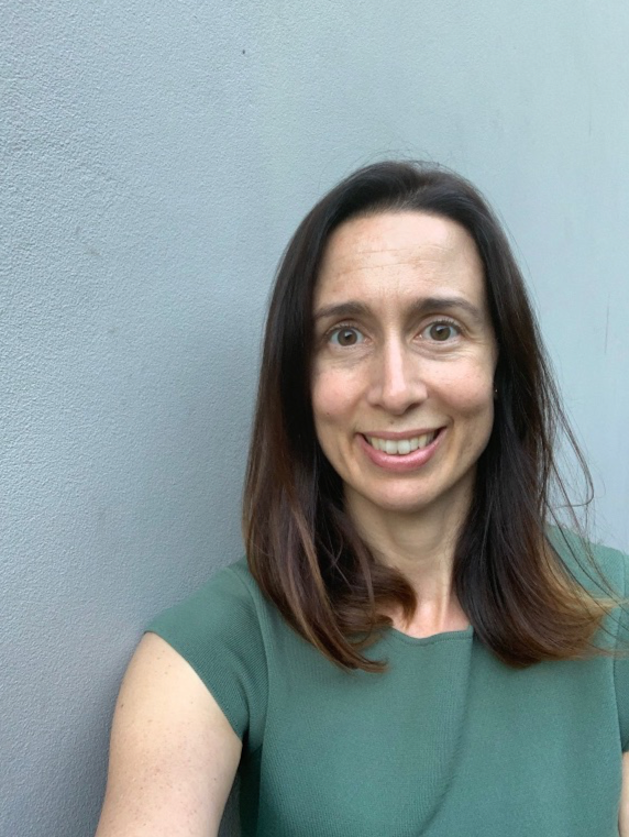 Photo of the author: Pamela Jolly