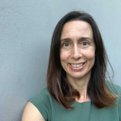 Photo of the author: Pamela Jolly