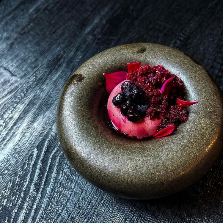 Waste transformed into glazed ceramic plateware, food by Dier Makr