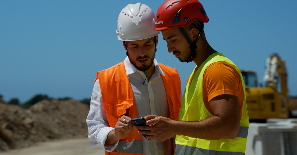 Construction workers using Fieldwire on the jobsite