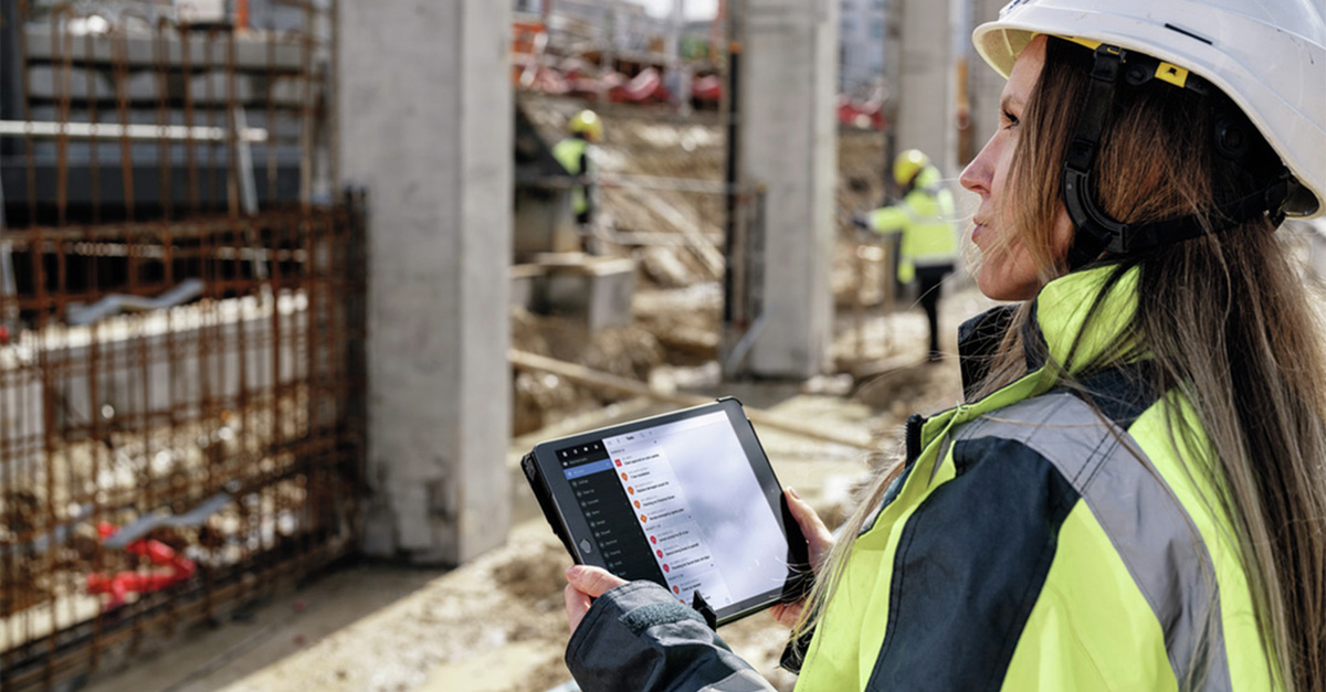 Inpections with Fieldwire - construction worker with an ipad on the jobsite tablet site