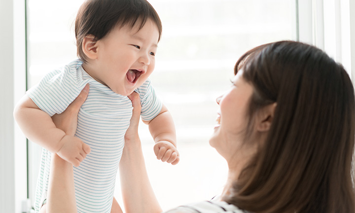 赤ちゃんはいつから笑うの 赤ちゃんの初めての笑顔 パンパース