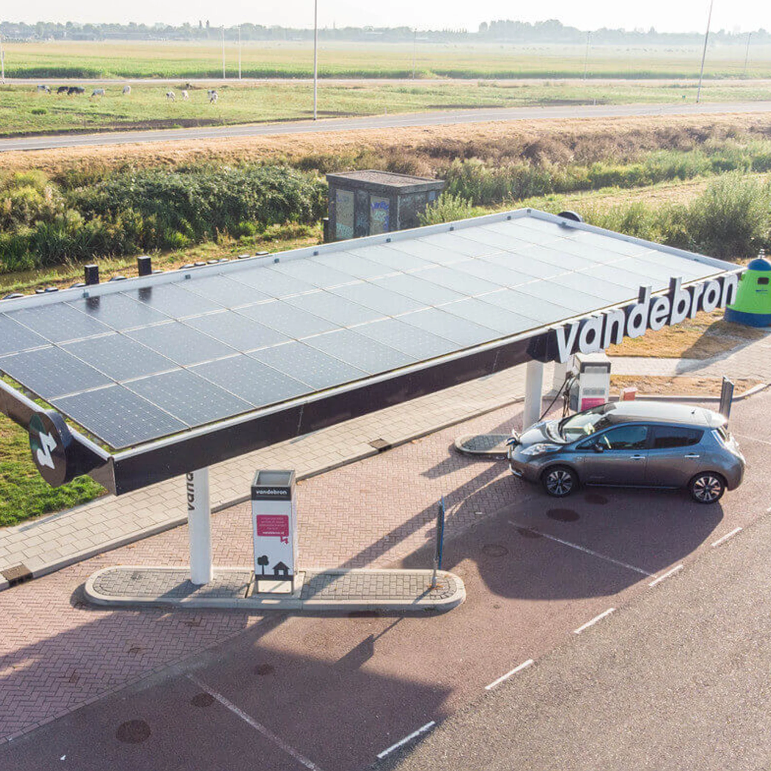 Vandebron | Zonnepanelen laadstation Vandebron | Zonnepanelen laadstation