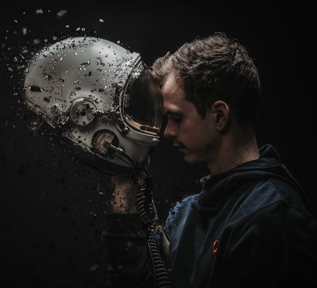 Image | Helmet vs guy