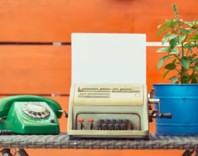 Teléfono y máquina de escribir
