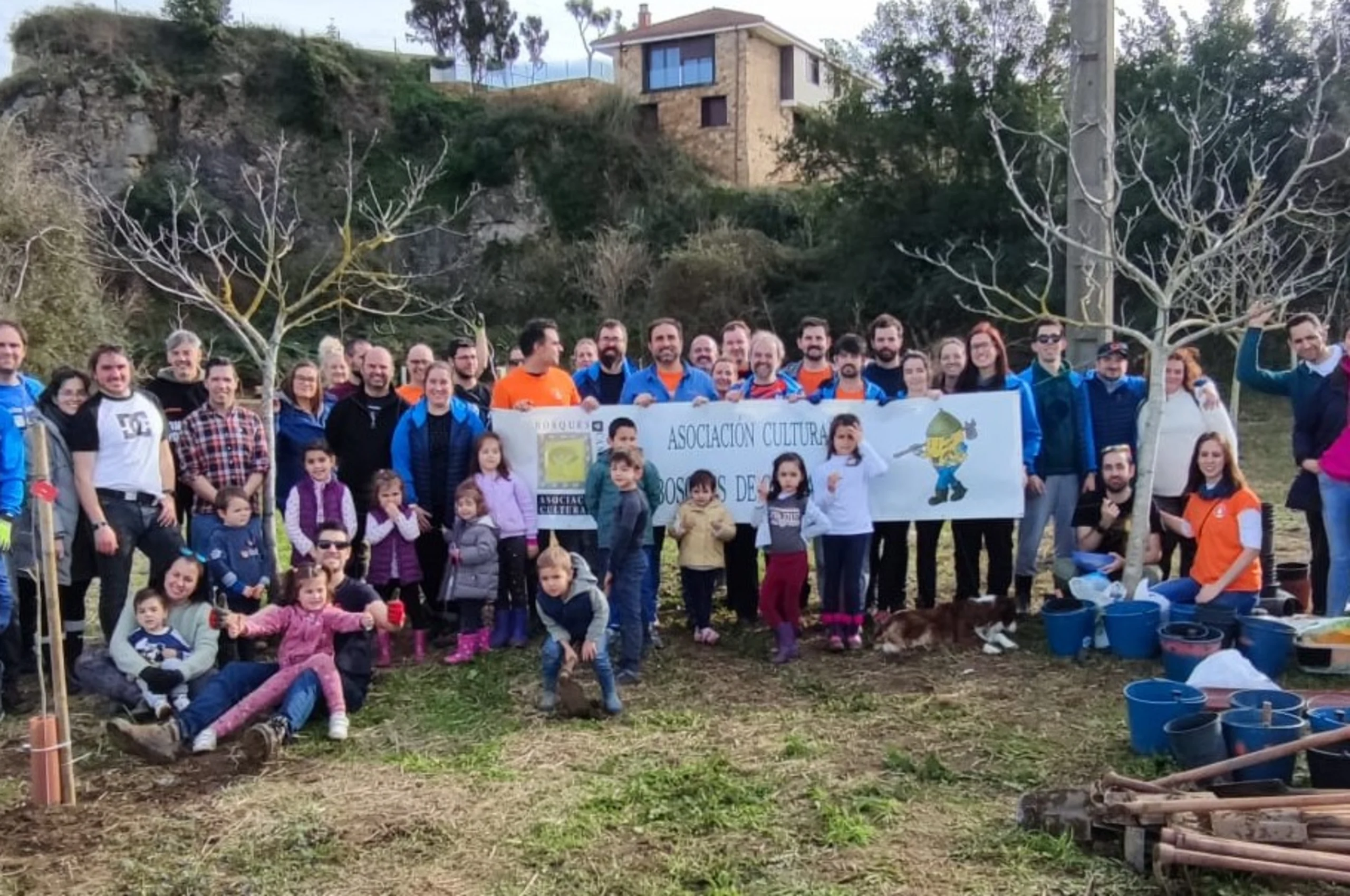 Incentro reforesta con 80 árboles una zona próxima a la Bahía de Santander