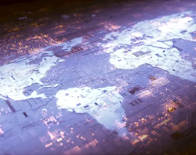 Imagen de una vista del mundo inscrita en una placa de un chip o similar