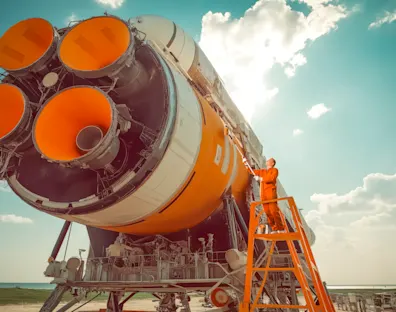 Cohete naranja y blanco