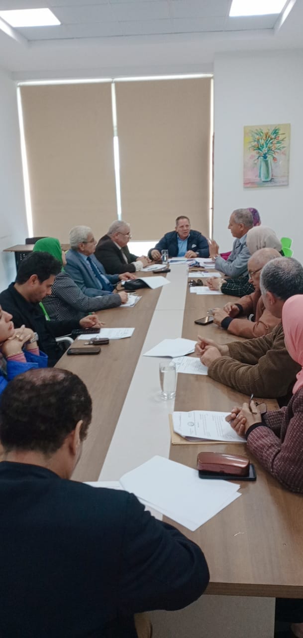 المجلس الأكاديمي بجامعة دمياط الأهلية يناقش مستجدات التعليم واستعدادات الامتحانات بكليات الجامعة