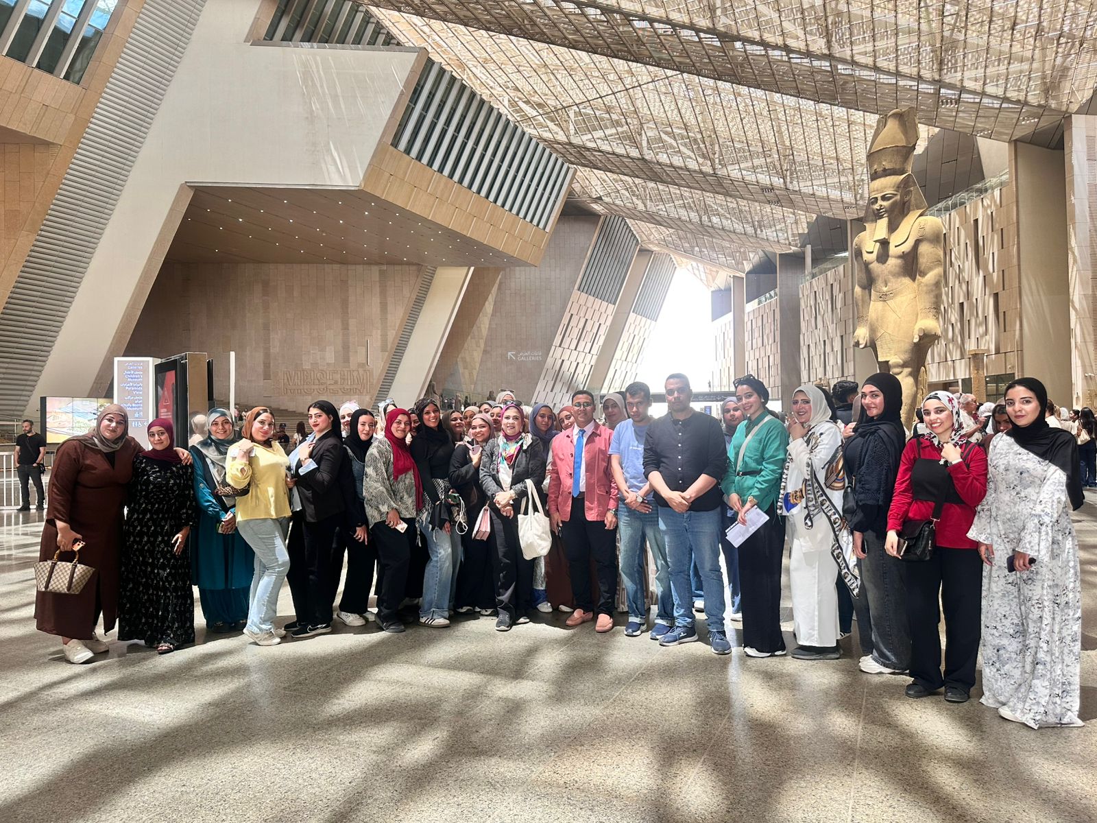 رحلات تدريبية وترفيهية لطلاب جامعة دمياط الأهلية إلى المتحف المصري الكبير لتنمية المهارات العلمية